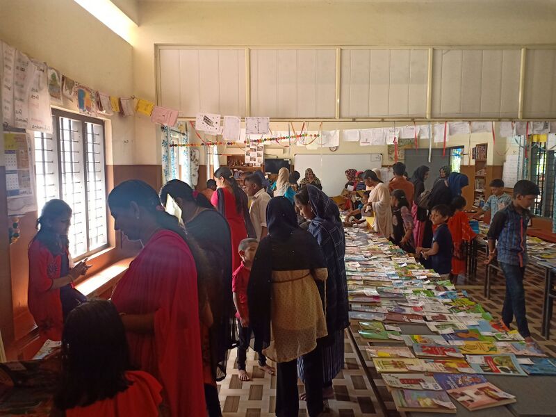 പ്രമാണം:48230-pusthakappura exb04.jpg