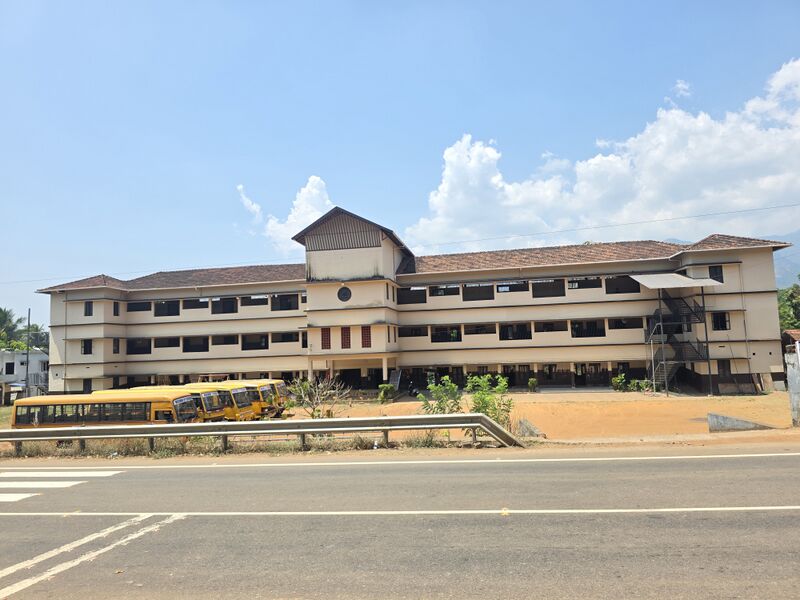 പ്രമാണം:48449 School Photo.jpeg