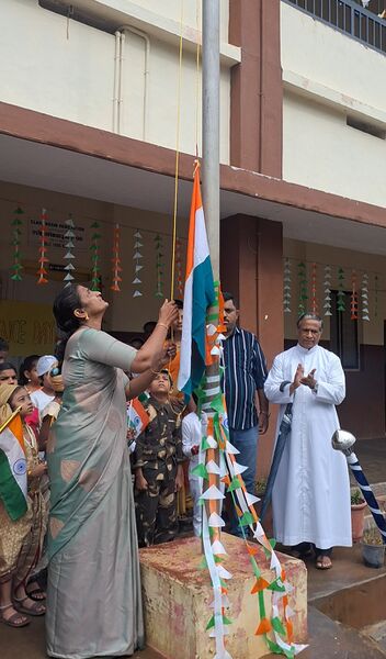 പ്രമാണം:School 22233 independenceday2025.jpg