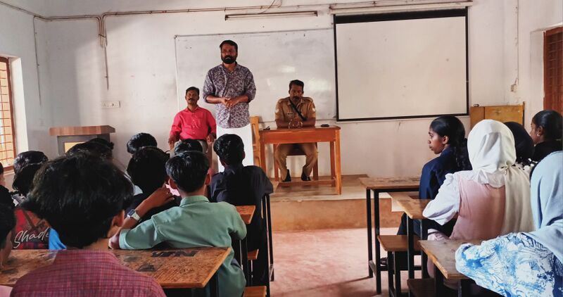 പ്രമാണം:19042 2 Awareness Programme.jpg