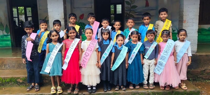 പ്രമാണം:19862 lahari 1.jpg