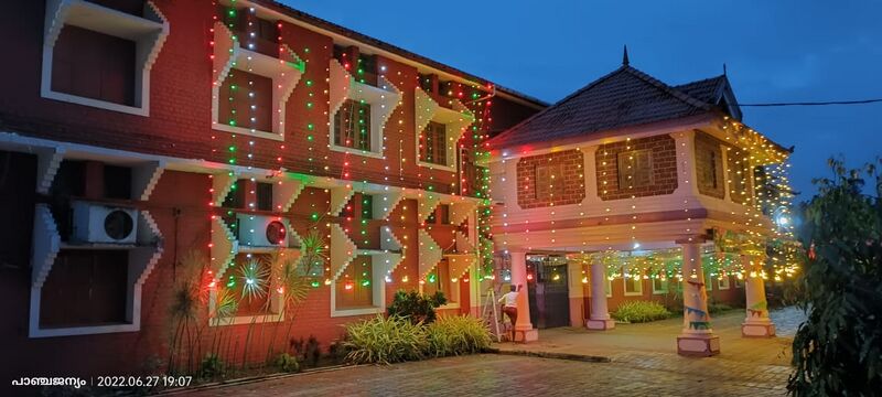 പ്രമാണം:20039 HSS SREEKRISHNAPURAM0.jpg