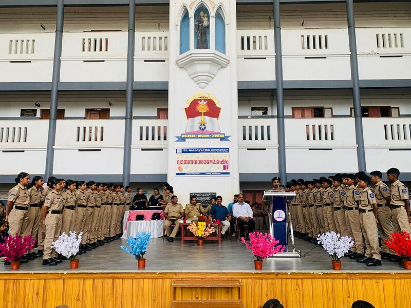 പ്രമാണം:22001 cappingceremony.jpg