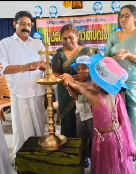 പ്രമാണം:22222 TSR PRAVESHANOLSAVAM 1.jpg