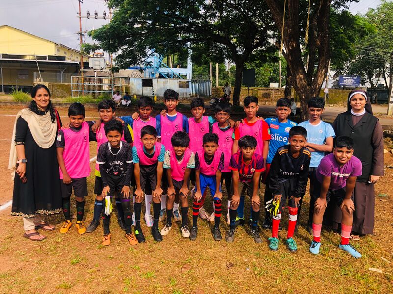 പ്രമാണം:23356- lcup -football team.jpeg