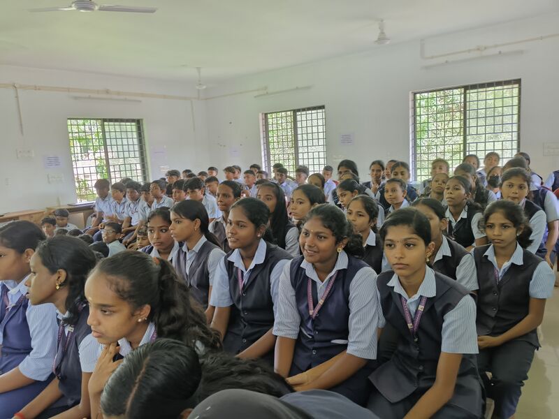 പ്രമാണം:25059 Traffic2.jpg