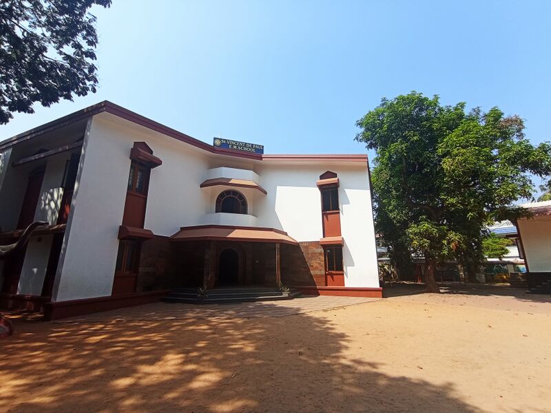 പ്രമാണം:26259 schoolphoto.jpg