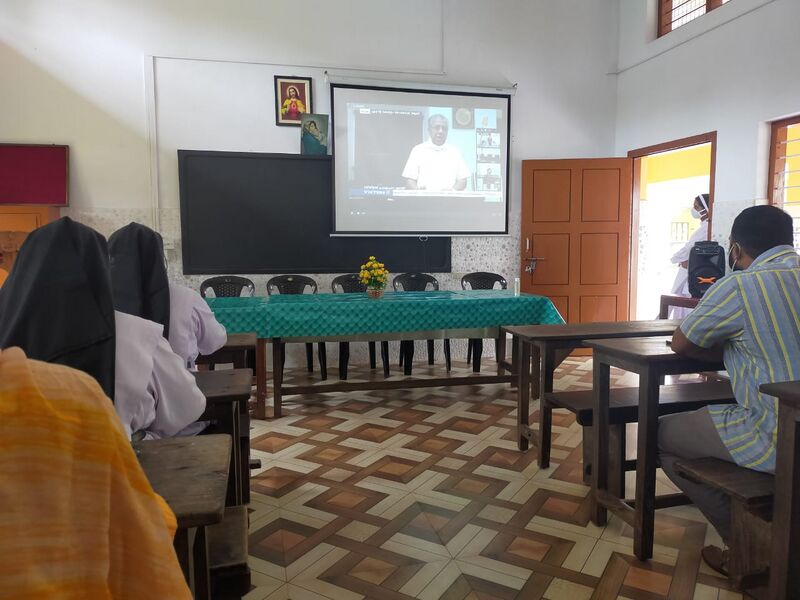 പ്രമാണം:28002-sampoorna HITECh1.jpg