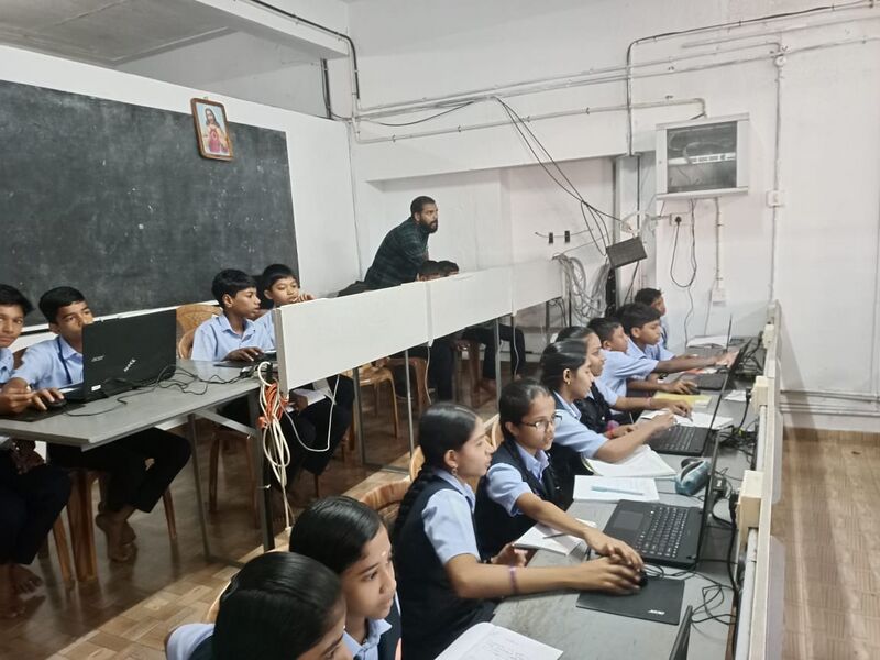 പ്രമാണം:33056 lkcl 20242.jpg