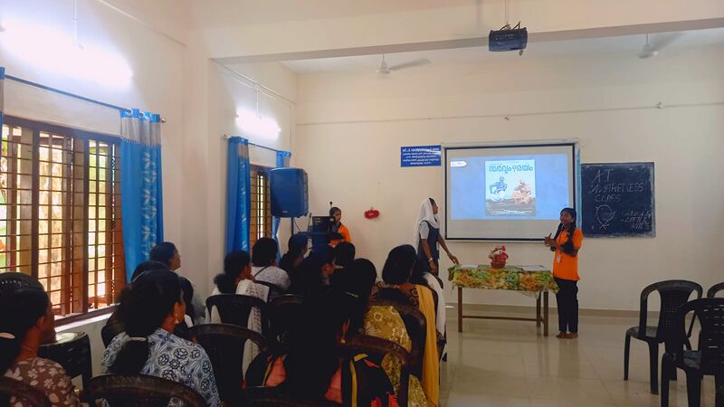 പ്രമാണം:37053-Class taken by lk students(1).PNG.jpg