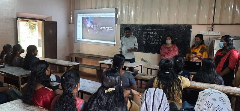 പ്രമാണം:44016-TVM-LKCS22 5 - VPMHS HM.jpg