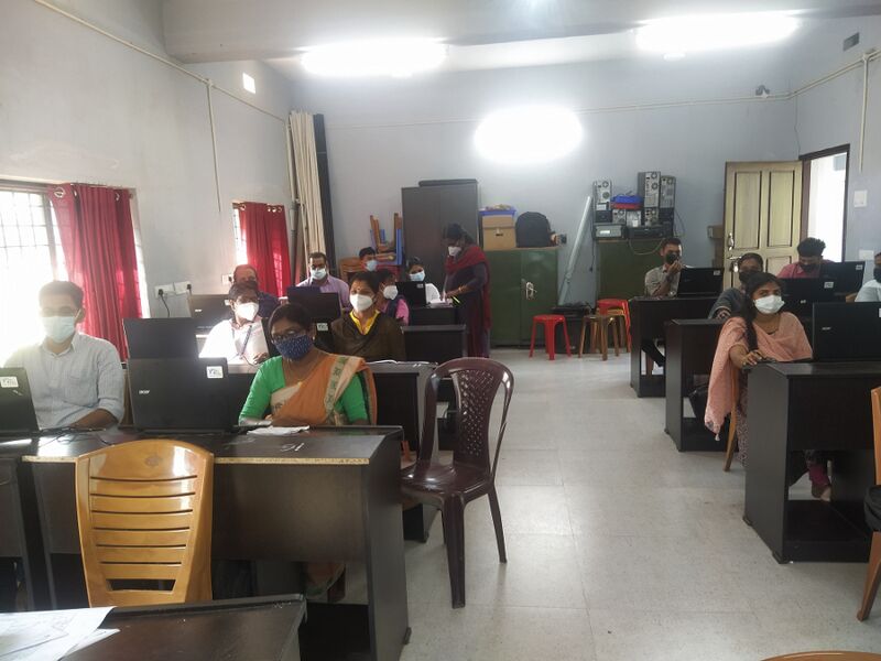 പ്രമാണം:Knr 13028 01.jpg