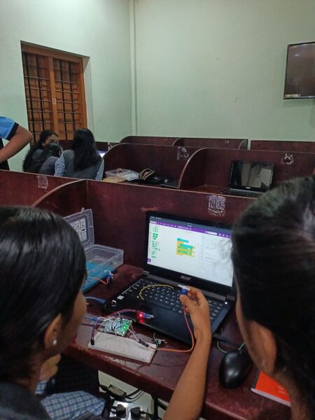 പ്രമാണം:Robotic class 1.jpeg