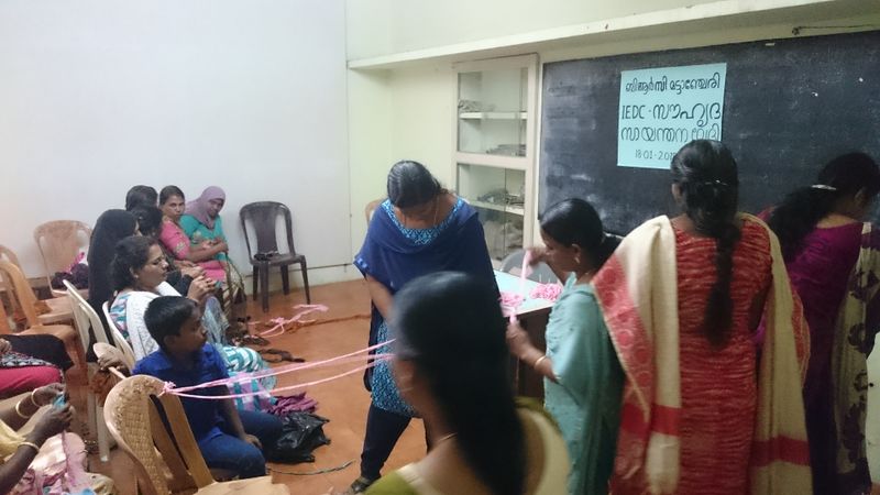 പ്രമാണം:ചവിട്ടിനിർമ്മാണം.JPG