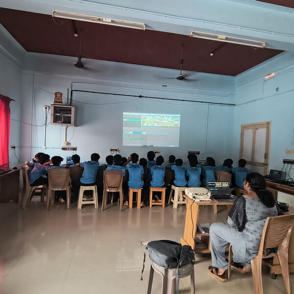 പ്രമാണം:13034 summercamp2.jpg