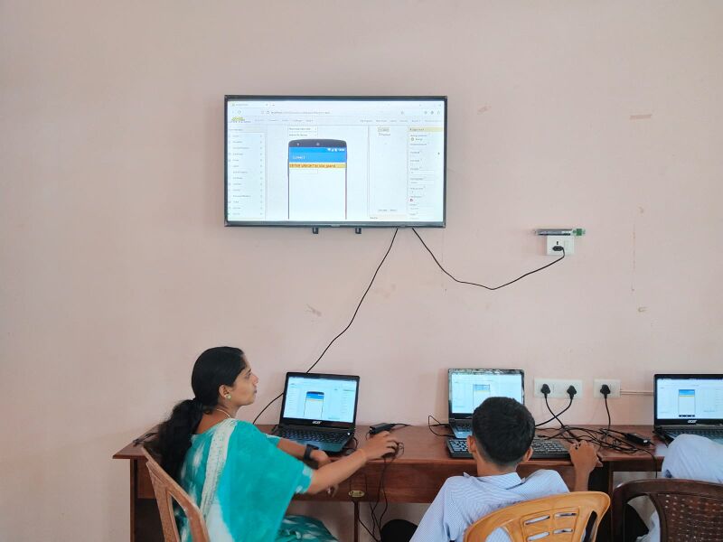 പ്രമാണം:14051 mobileapp.jpeg