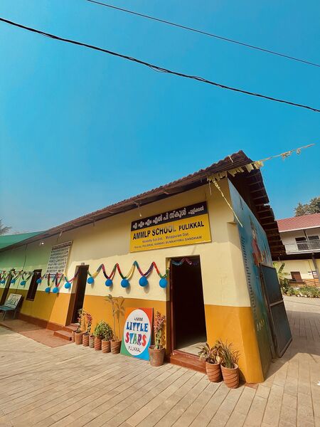 പ്രമാണം:18351 school entrance.jpeg