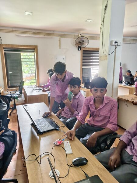 പ്രമാണം:19074 robotics3.jpg