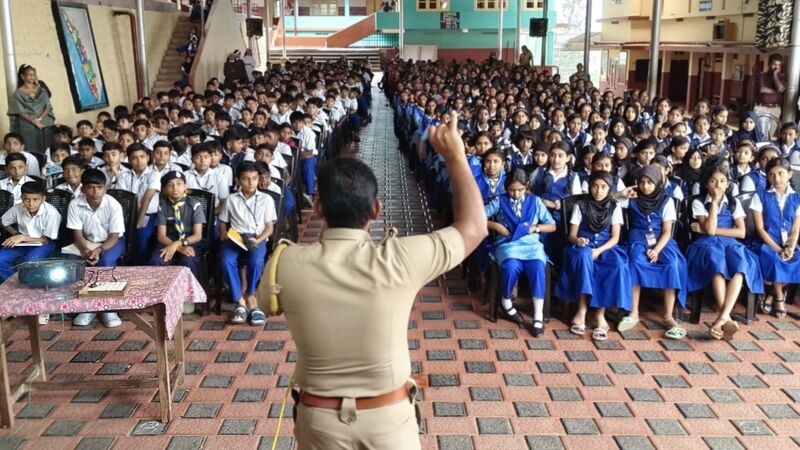 പ്രമാണം:29040-Road Safty Class-1.jpg