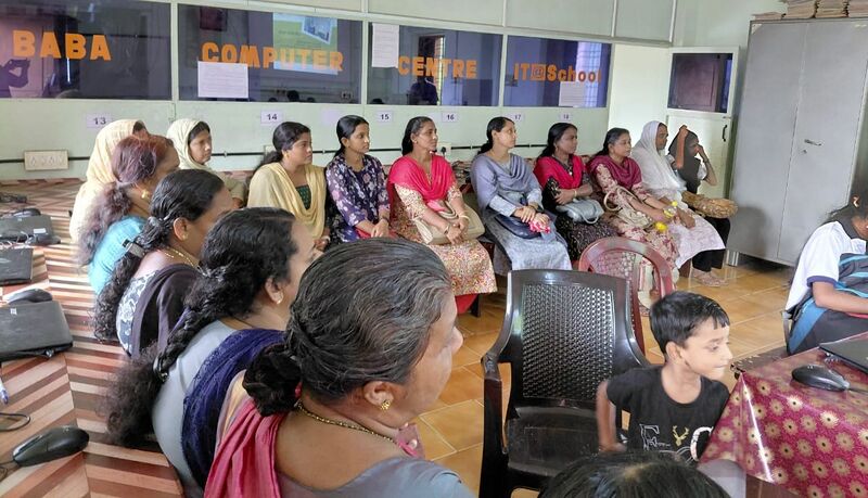 പ്രമാണം:38032 pta awarenwssclass.jpg