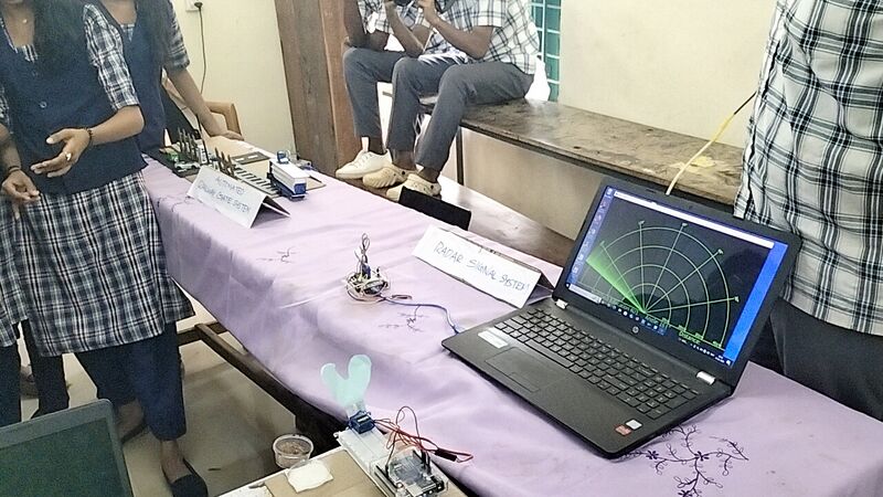പ്രമാണം:43038-littlekites-roboticfest.jpg