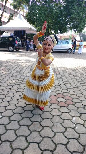 45008 mohiniyaattam.jpeg