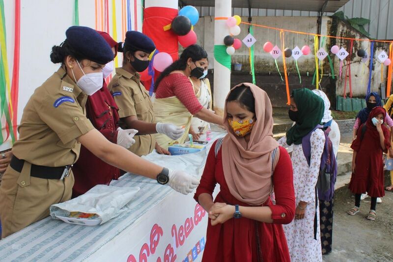 പ്രമാണം:BS21 KTM 32003 01.jpg