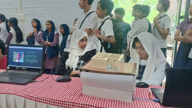 പ്രമാണം:Drcmlp-lk-mik 18.jpg