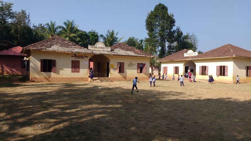 പ്രമാണം:Nelliyambam School image.jpg