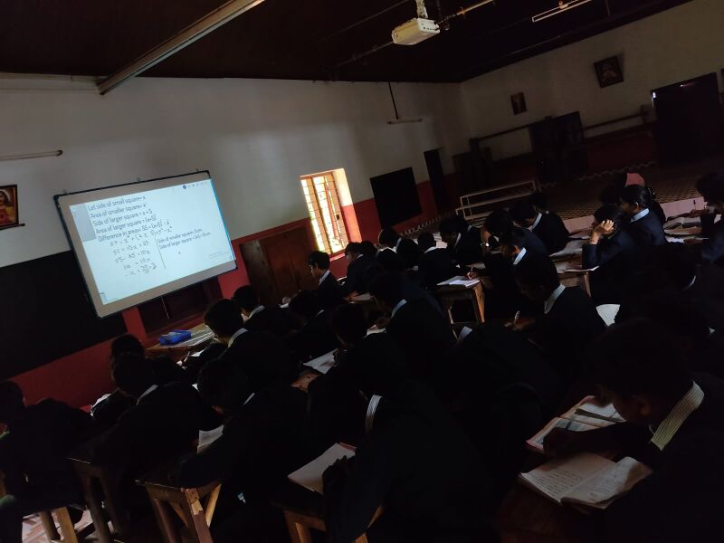 പ്രമാണം:Smart Class3-29046.jpg