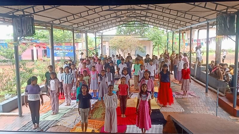 പ്രമാണം:12343 yoga1.jpg