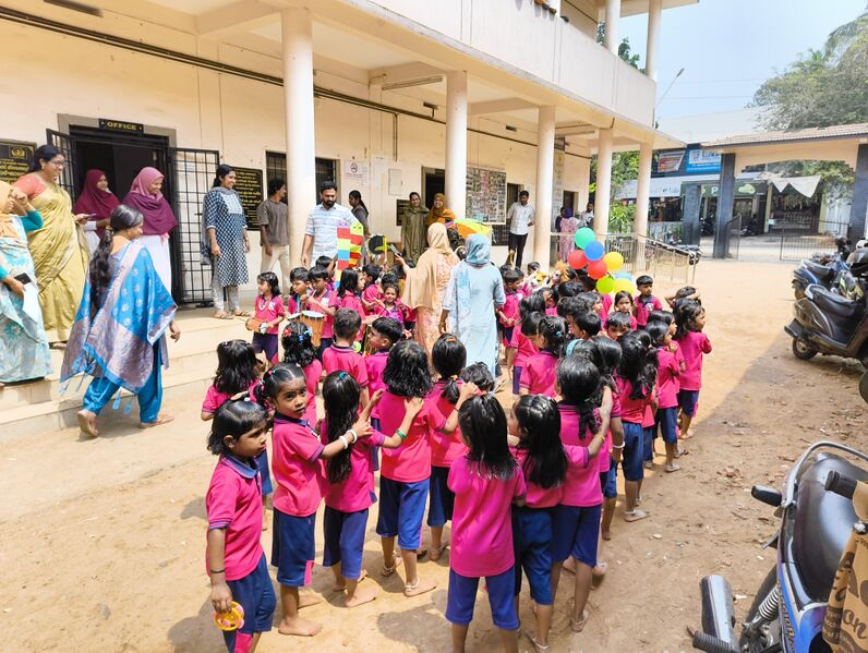 പ്രമാണം:19671 ukg 1.jpg