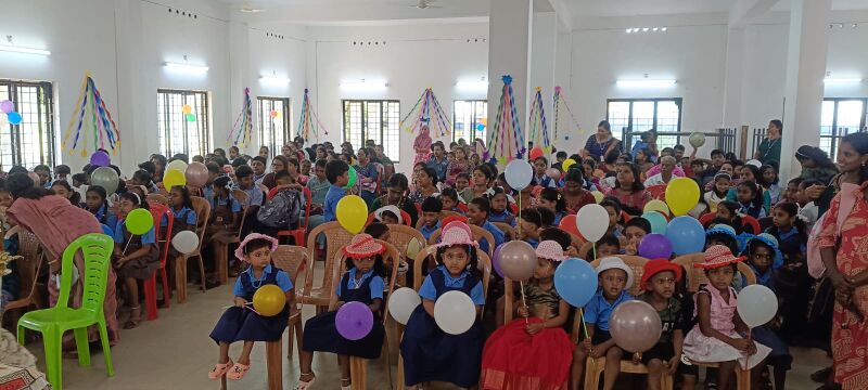 പ്രമാണം:23050 pravesanolsavam2.jpg
