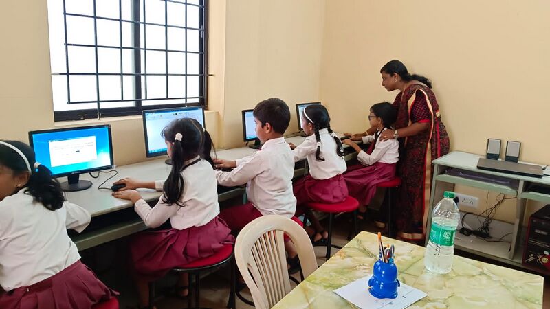 പ്രമാണം:26238-school-COMPUTER LAB.jpg