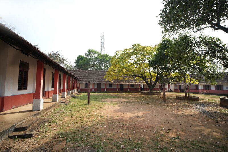പ്രമാണം:33062 SCHOOL1.jpg