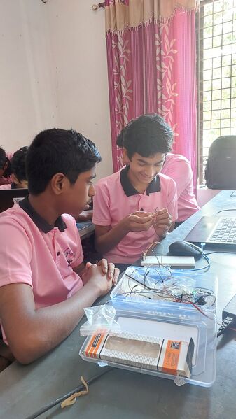 പ്രമാണം:36055 trng1.jpg