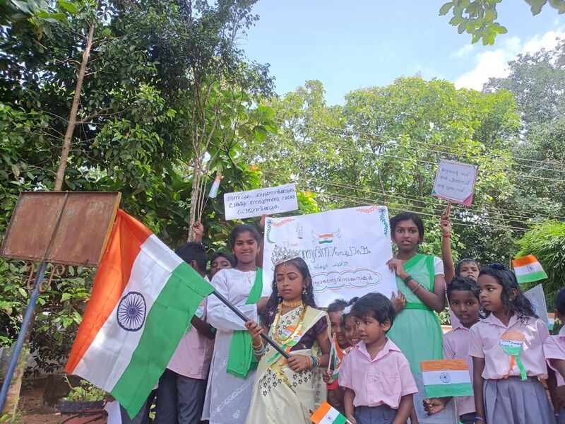 പ്രമാണം:37259 AUGUST-15(6).jpg