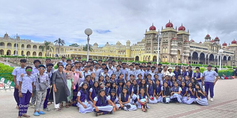 പ്രമാണം:TSR 22071 mysore tour.jpg