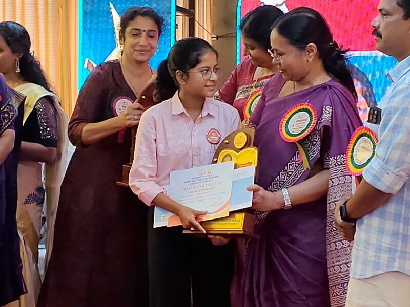 പ്രമാണം:UJWAL BALYAM PURASKARAM ETTUVANGAL HAEVENA.jpg