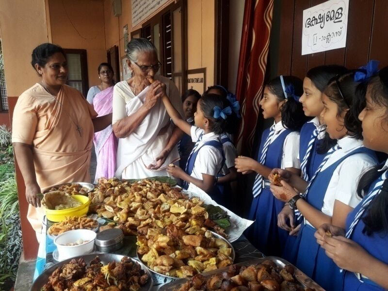 പ്രമാണം:16839 ഭക്ഷ്യമേള photo 1.jpeg