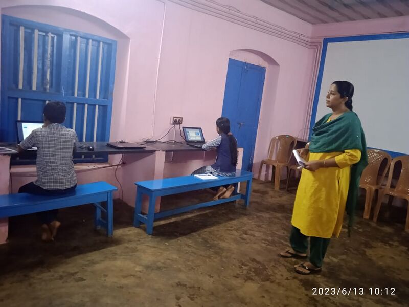 പ്രമാണം:21007hitec computerlab.jpg