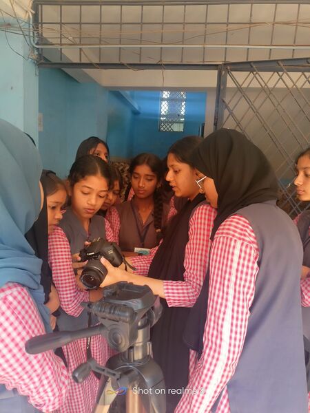 പ്രമാണം:21012-camera training2.jpeg