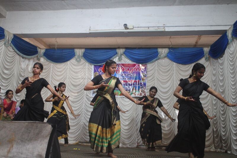 പ്രമാണം:21069 kalolsavam 2025.jpg