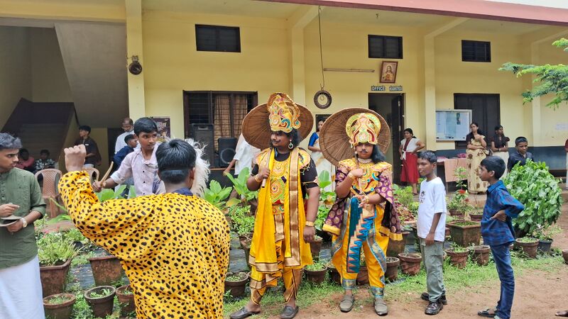 പ്രമാണം:23029ONAM8.jpg