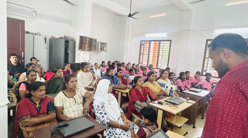 പ്രമാണം:27036 pkd freedom4.JPG