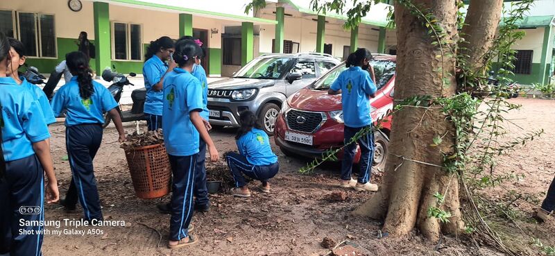 പ്രമാണം:34024 guiding pollution.jpg