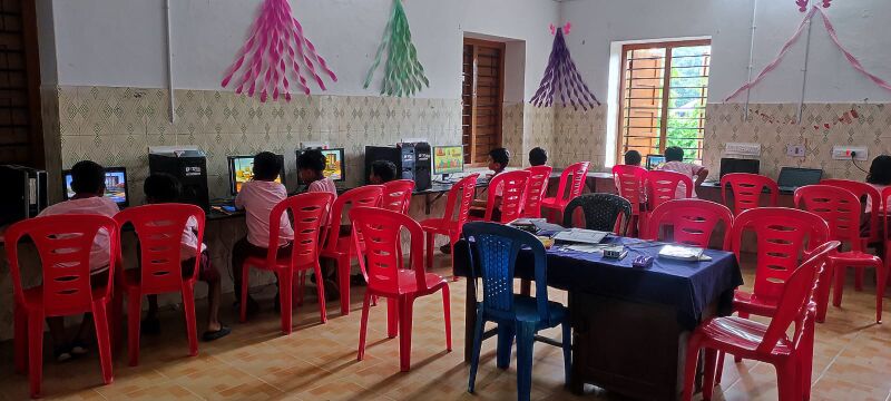 പ്രമാണം:42548 High Tech computer lab.jpeg