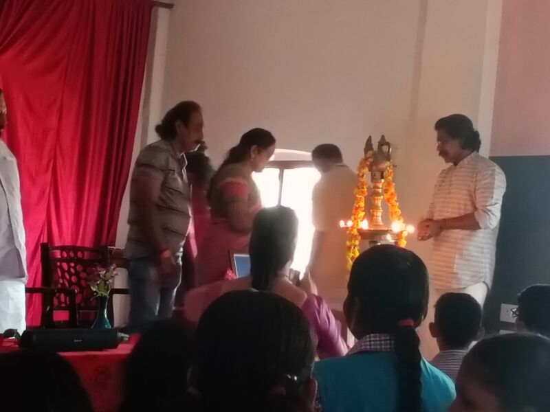 പ്രമാണം:43045 reading day1.jpg