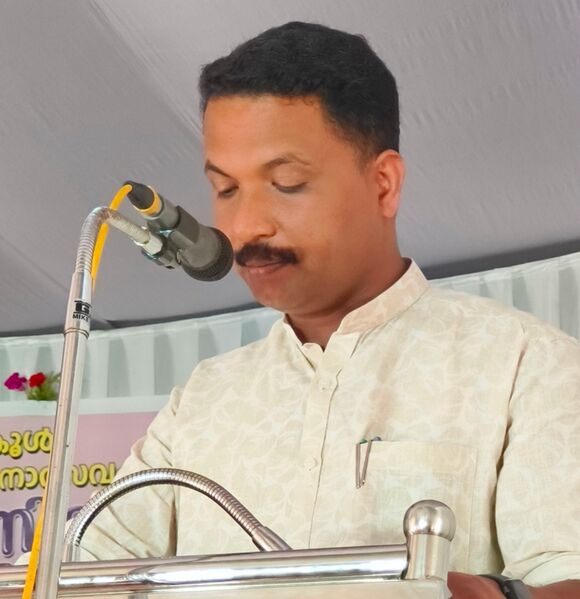 പ്രമാണം:Chairman tk ramesh.jpg