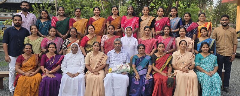 പ്രമാണം:12354 STANNSAUPS NILESHWAR STAFFS 2026-27.jpg